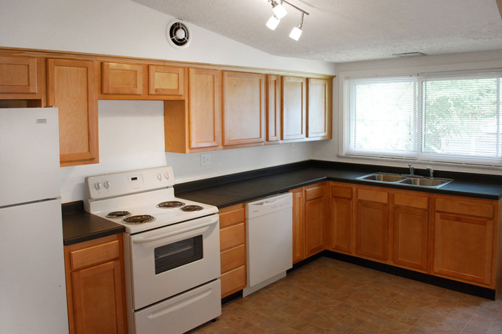 Hunter-Street-rental-house-bloomington-kitchen | Cedarview Management